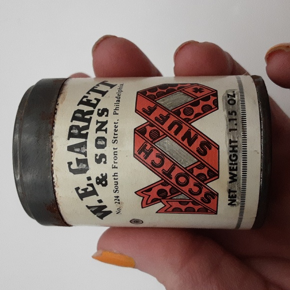 Vintage W. E. Garrett and Sons Snuff Tin - Picture 9 of 10